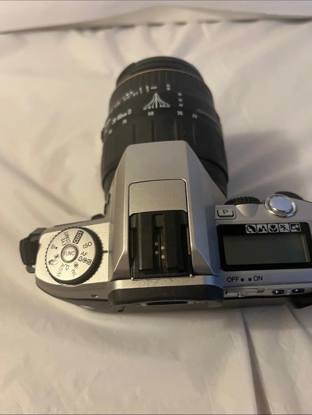Minolta Maxxum 5 Silver & Black SLR Camera with Zoom Lens Untested